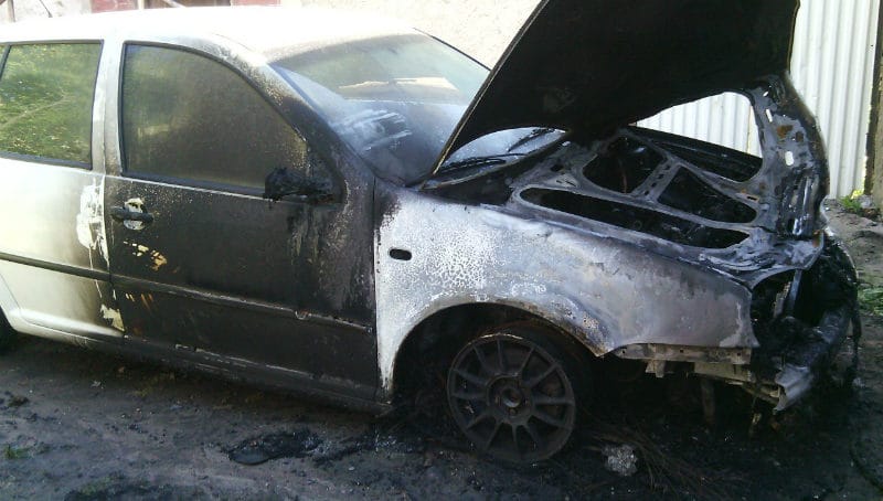 Свидетели: в Советске сожгли машину женщины, переехавшей собаку