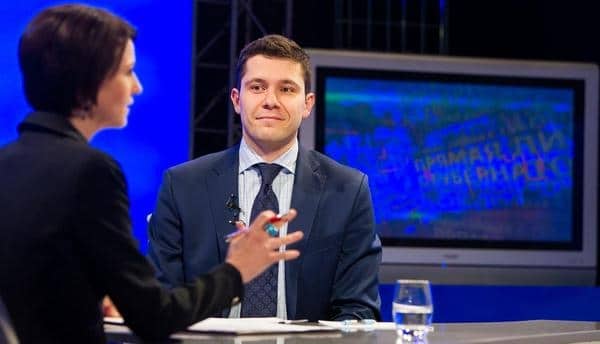 Алиханов: Когда едешь по городу, не всегда понятно, куда делись тротуары