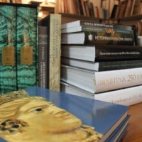 Эрмитаж подарил галерее Калининграда более 200 редких книг
