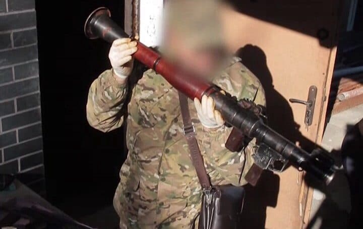 В Калининграде у владельца ломбарда обнаружили арсенал оружия