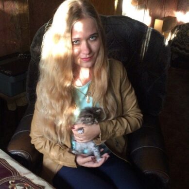 Корреспондент калининградских «Вестей» навестила котика, ставшего всемирно известным после спасения на дороге