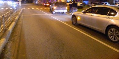 В Калининграде автобус сбил водителя, толкавшего заглохшую машину