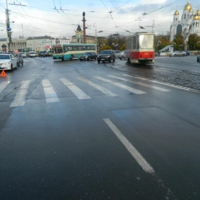 В Калининграде под колеса троллейбуса попала пожилая женщина