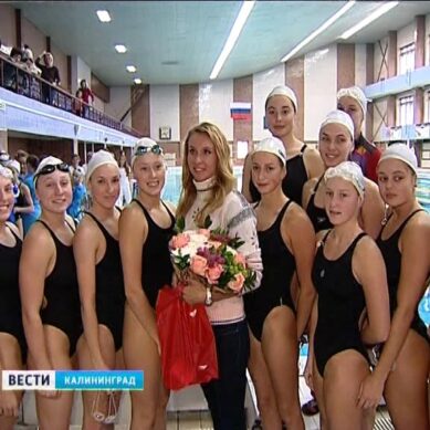 Наталья Ищенко дала старт первенству Северо-Запада по синхронному плаванию
