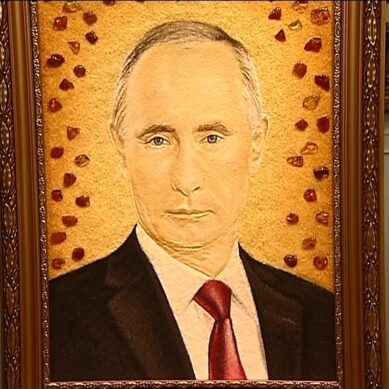 В день рождения Владимира Путина в Светлогорске выставили его янтарный портрет