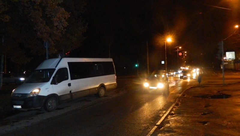 В Калининграде на улице Азовской под колесами авто пострадала женщина