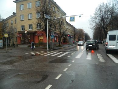 За выходные под колесами автомобилей на «зебре» пострадали три пешехода