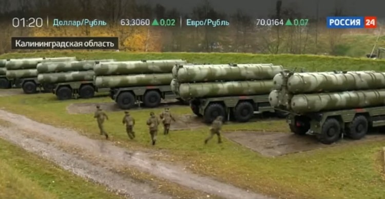 Боевой комплекс С-400 «Триумф» отслеживает авиацию НАТО вдоль границ РФ