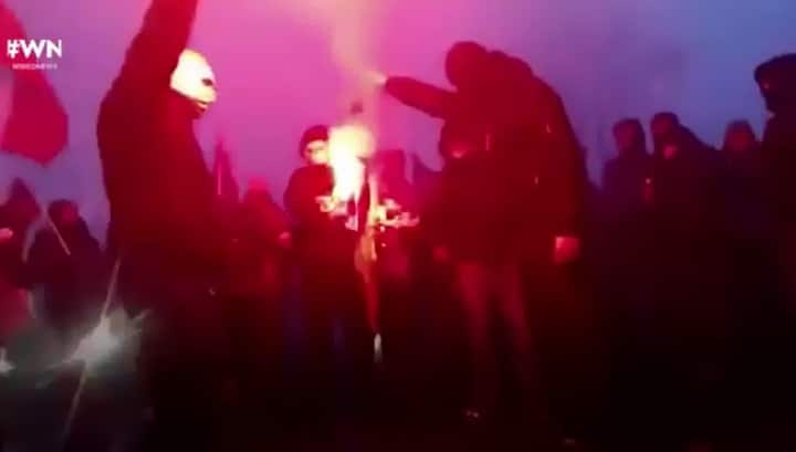 Киев готовит ноту протеста после сожжения украинского флага поляками