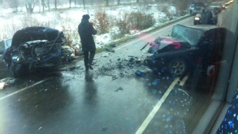 На Балтийском шоссе столкнулись три автомобиля