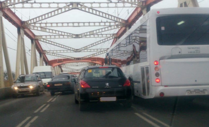 ДТП на мосту парализовало движение в обе стороны по ул.Киевской в Калининграде