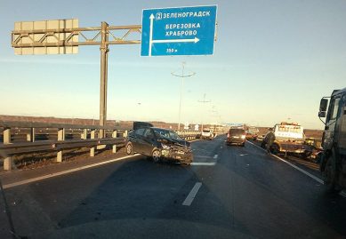 Калининградцы сообщают о гололеде на дорогах региона: ДТП и на трассе, и в городе
