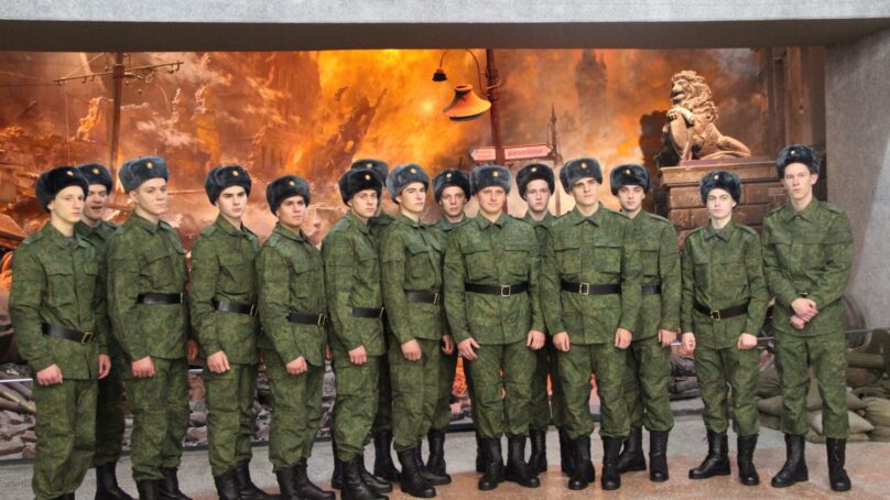 15 калининградских призывников отправились служить в Президентский полк
