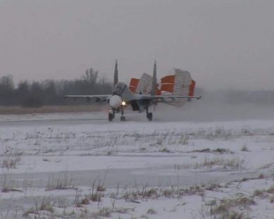 В Черняховске летчики морской авиации тестируют СУ-З0 СМ