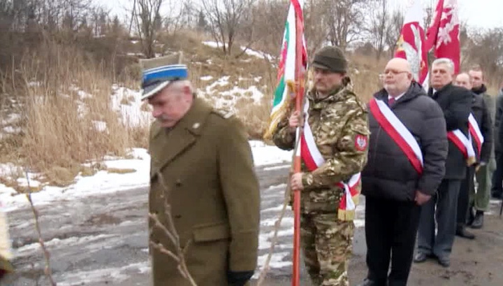 В Польше почтили память Черняховского. Там, где уничтожили посвященный ему барельеф.  РЕПОРТАЖ МАРИНЫ НАУМОВОЙ