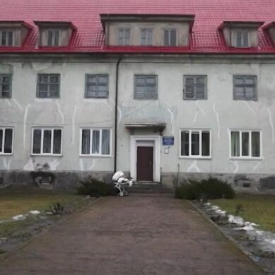 В поселке Ясное Славского городского округа завершают ремонт кровли врачебной амбулатории