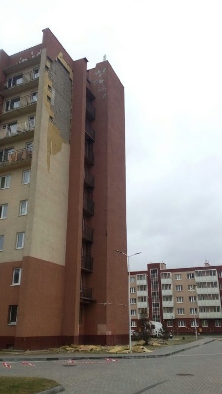 Ураган повредил стену студенческого общежития