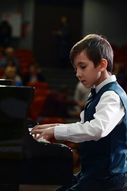 В Калининграде назвали имена победителей регионального конкурса юных пианистов