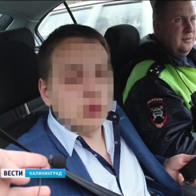 В Калининграде нетрезвый водитель угрожал прохожим пистолетом из окна авто