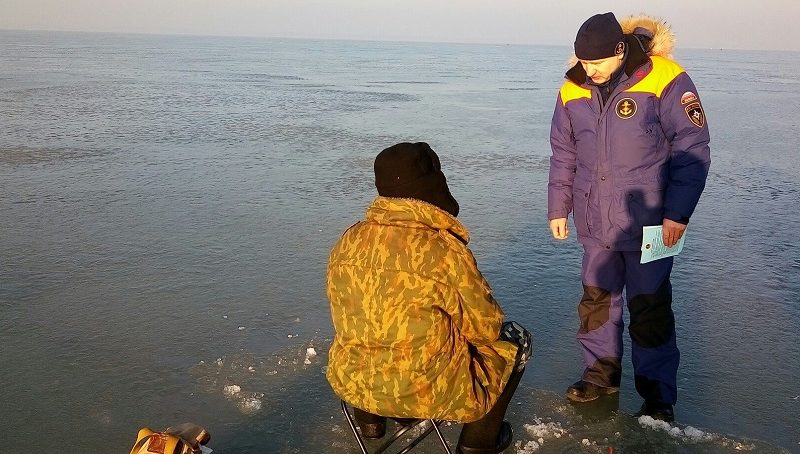 ЛЁД ЛОМАЕТСЯ! Зимняя рыбалка в Калининградской области стала опасной для жизни