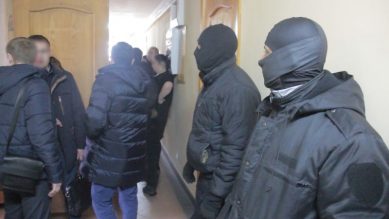 В Калининграде во взяточничестве уличили целую группу судебных приставов