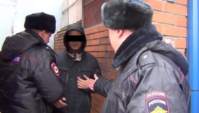 В центре Калининграда полицейские задержали пятерых мигрантов-нелегалов