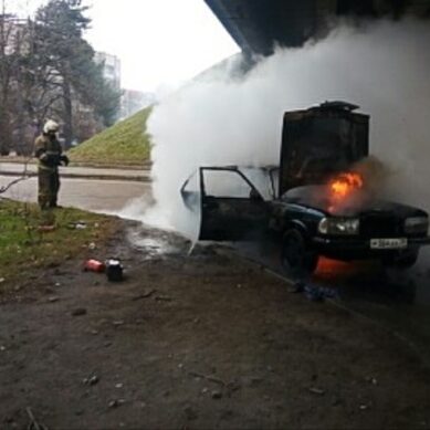 На проспекте Победы в Калининграде сгорел автомобиль