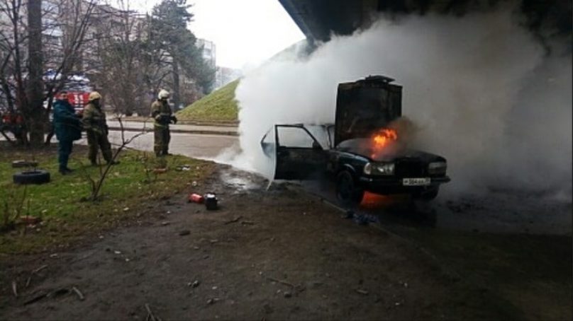 На проспекте Победы в Калининграде сгорел автомобиль