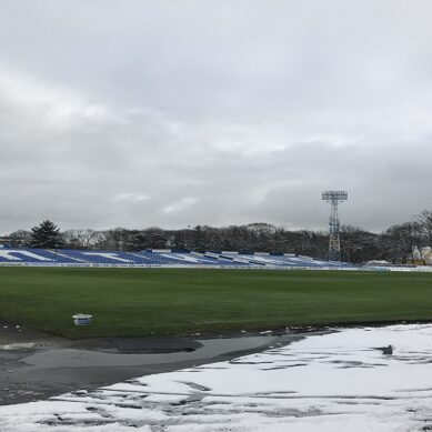 Снег не помешает футболу. «Балтика» и «Волгарь» сыграют на зеленом газоне.