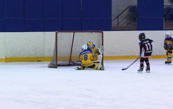 В Калининграде стартовал международный турнир по хоккею