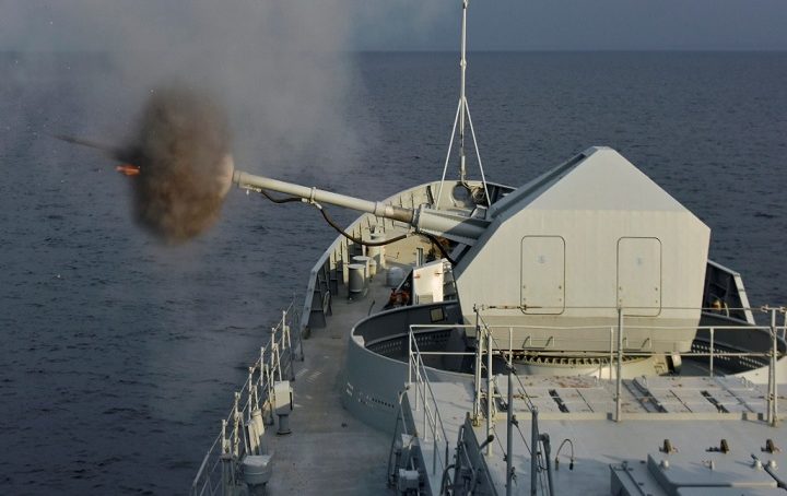 Экипаж новейшего фрегата «Адмирал Макаров» выполнил ракетные стрельбы в море
