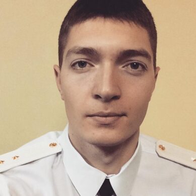 Павел Рудаков: «Думаю, не получится спасти одного, так второго спасу». Как 20-летний мичман спасал детей, выпавших с 8 этажа