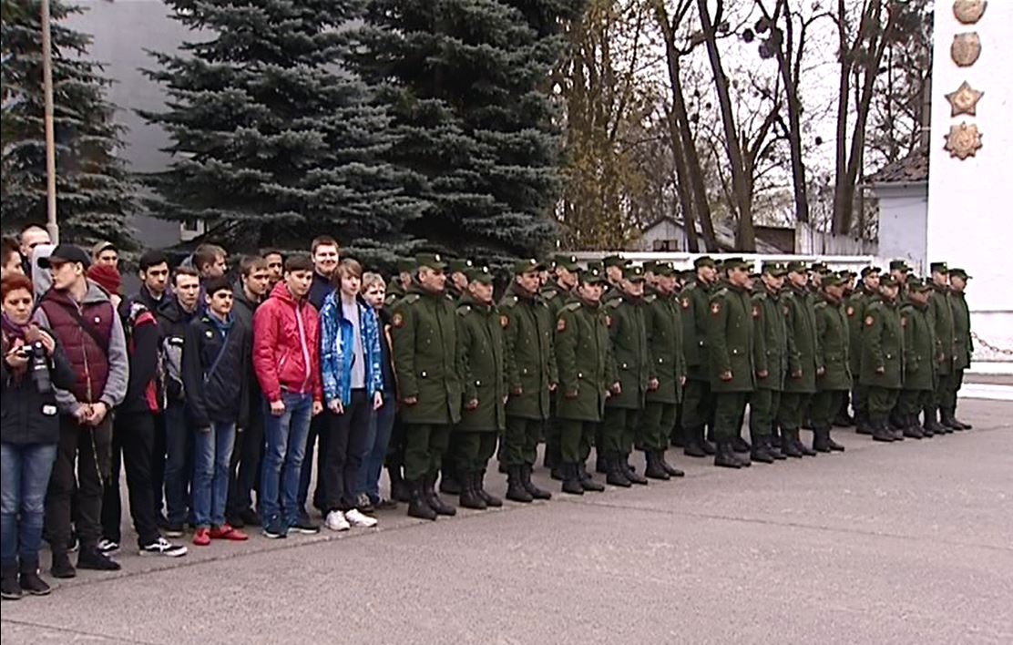 Призывников торжественно проводили в армию — Вести-Калининград