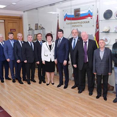 Антон Алиханов поздравил депутатов с Днём российского парламентаризма