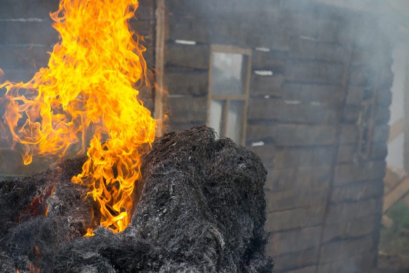 В Калининграде горел шиномонтаж