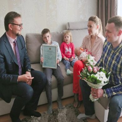 В Калининграде вручили 10-тысячный региональный сертификат на материнский капитал