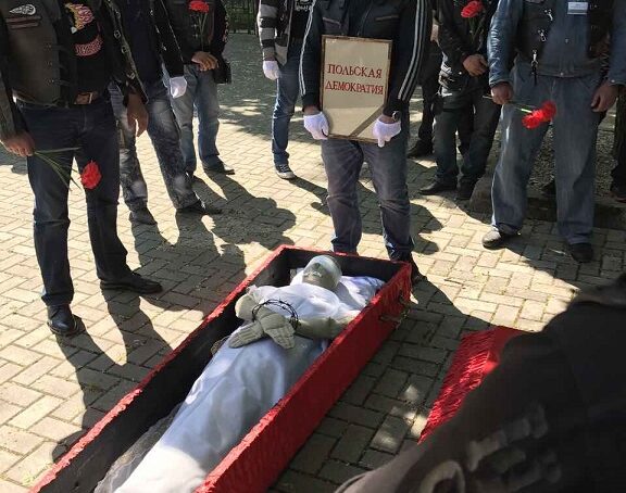 «Ночные волки» похоронили польскую демократию