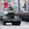 На площадь Победы въехал легендарный танк Т-34 с Красным Знаменем Победы