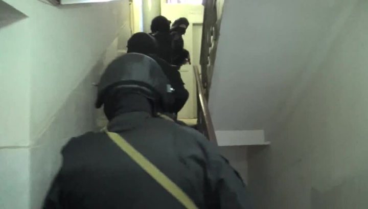 ФСБ разоблачает преступную сеть по легализации мигрантов по всей России