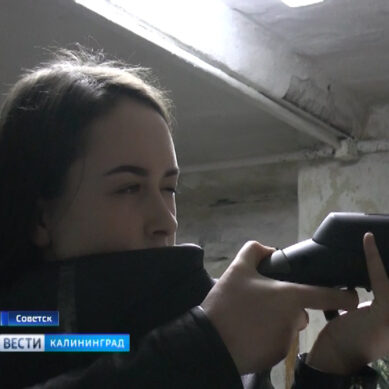 В Советске школьники готовятся к соревнованиям по стрельбе под руководством опытного тренера