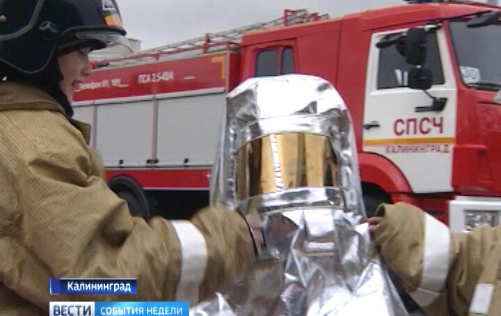 На улице Гражданской в Калининграде работают пожарные