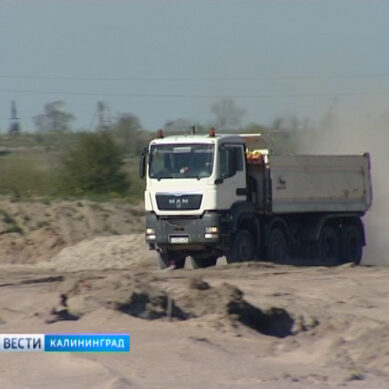 Жители Ушаково обвиняют в разрушении своих домов добытчиков песка