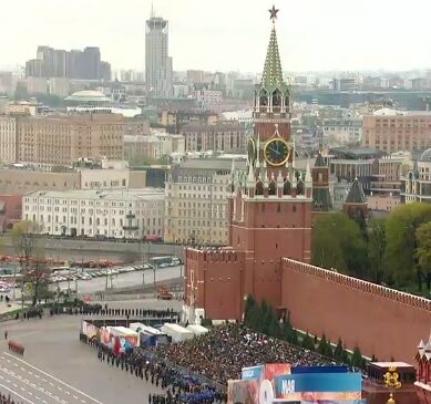Главный Парад Победы начался в Москве на Красной площади