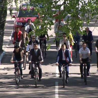 Более 200 гусевцев приехали на работу на велосипедах