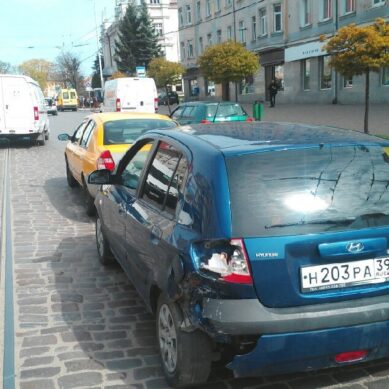 На проспекте  Мира  в  Калининграде  столкнулись  две иномарки