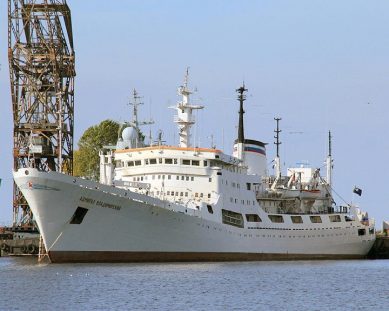 «Адмирал Владимирский» встречает День России в порту Джибути