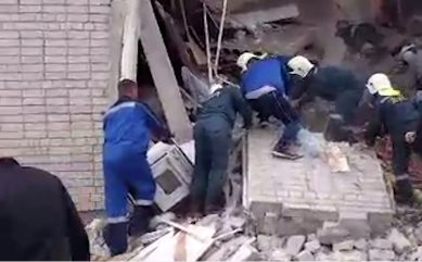 Спасатели будут работать всю ночь на месте взрыва в поселке Веселовка