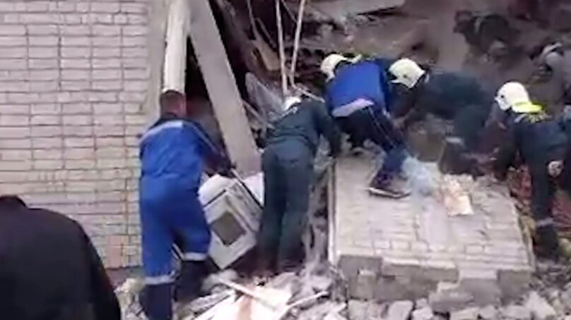 Спасатели будут работать всю ночь на месте взрыва в поселке Веселовка