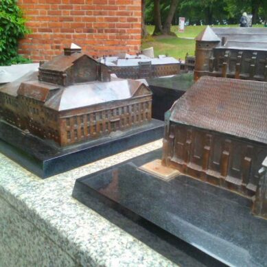 В Калининграде могила Канта пострадала от вандалов