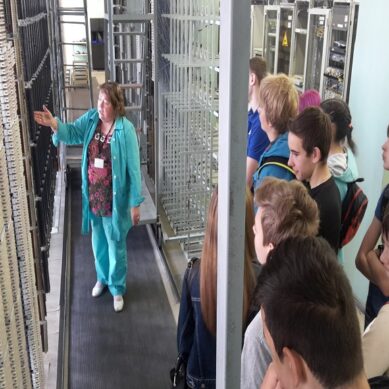 Калининградский «Ростелеком» организовал экскурсию для школьников в производственные помещения